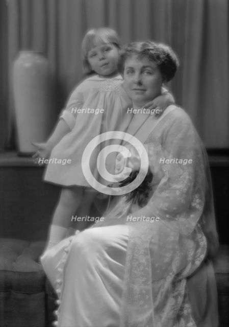 Cameron, Alexander, Jr., Mrs., and baby, portrait photograph, 1912 July 2. Creator: Arnold Genthe.