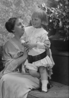 Cameron, Alexander, Jr., Mrs., and baby, portrait photograph, 1912 July 2. Creator: Arnold Genthe