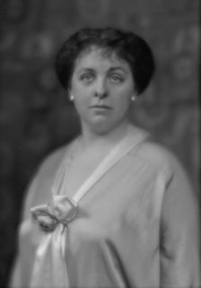 Cameron, Alexander, Jr., Mrs., portrait photograph, 1912 July 2. Creator: Arnold Genthe