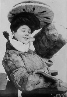 Camille Clifford (Bruce), Mrs. J.M. J.Evans, between c1910 and c1915. Creator: Bain News Service