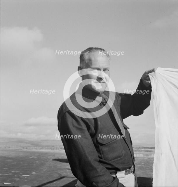 Camp manager, FSA camp, Merrill, Klamath County, Oregon, 1939. Creator: Dorothea Lange.