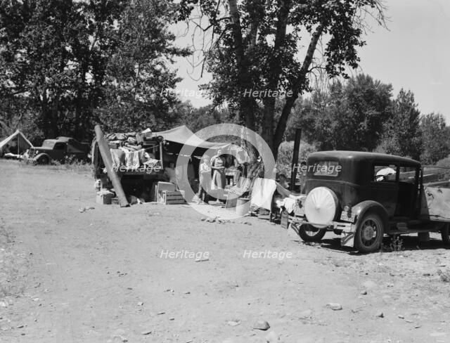 Camp of migratory families in "Ramblers Park", Yakima Valley, Washington, 1939. Creator: Dorothea Lange.