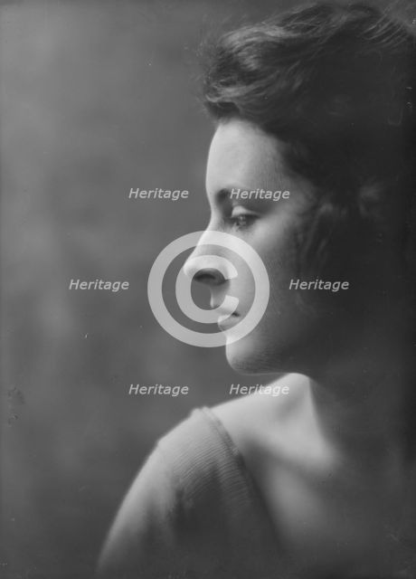Campbell, Dorothy, Miss, portrait photograph, 1917 June 20. Creator: Arnold Genthe.