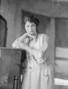 Campbell, Mary Catherine, portrait photograph, 1922 Sept. 8. Creator: Arnold Genthe