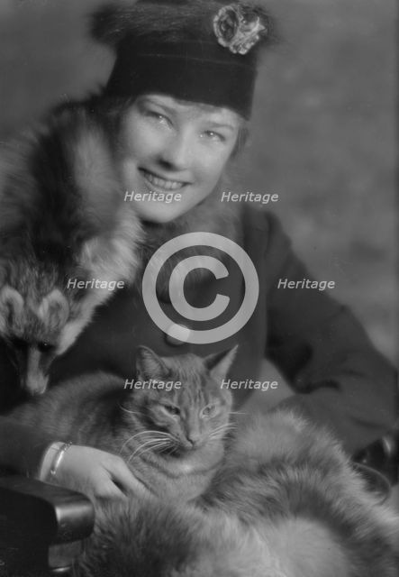 Campbell, Natalie, Miss, with Buzzer the cat, portrait photograph, 1914 Dec. 24. Creator: Arnold Genthe.