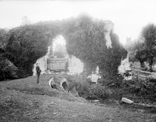 Campden Manor, Gateway, Chipping Campden, Gloucestershire, 1890. Artist: Henry Taunt