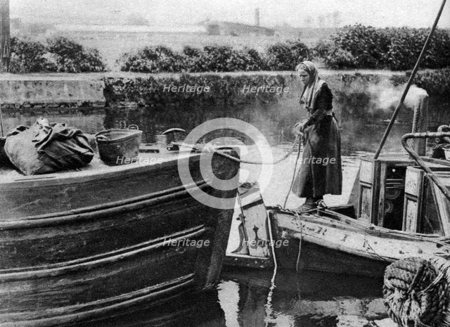 Canal life, London, 1926-1927. Artist: Unknown