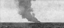 Canonne, pius torpille en mer; L'explosion finale du L-7, sous le choc d'une torpille 1916. Creator: Unknown