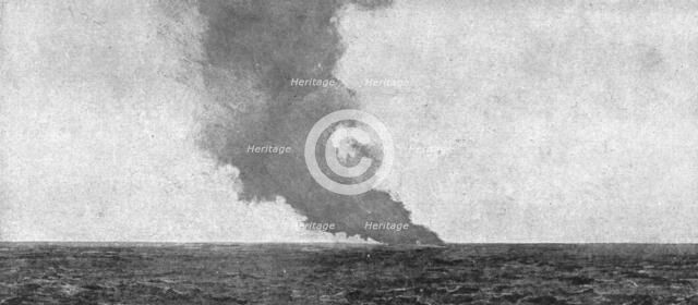 'Canonne, pius torpille en mer; L'explosion finale du L-7, sous le choc d'une torpille', 1916. Creator: Unknown.