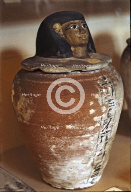 Canopic vase in clay.