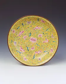 Canton enamel saucer with bats amid foliage, Qing dynasty, China, 18th century. Creator: Unknown