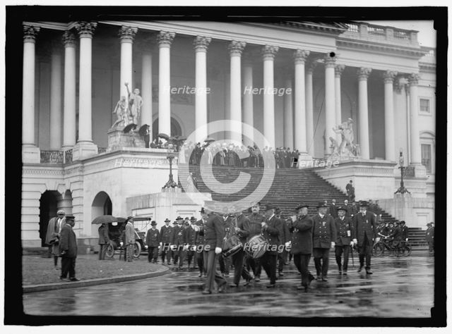 Capitol, U.S. crowd, between 1910 and 1920. Creator: Harris & Ewing.