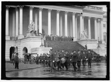 Capitol, U.S. crowd, between 1910 and 1920. Creator: Harris & Ewing