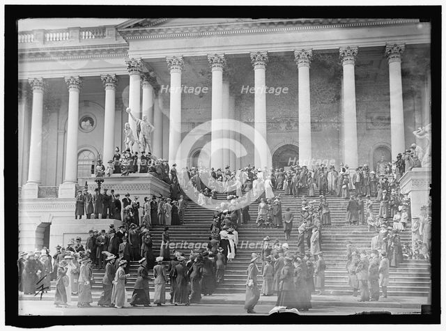 Capitol, U.S. group on steps, between 1913 and 1917. Creator: Harris & Ewing.