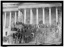 Capitol, U.S. group on steps, between 1913 and 1917. Creator: Harris & Ewing