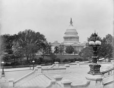 Capitol f[rom] library steps, Washington, D.C. The, between 1880 and 1897. Creator: William H. Jackson