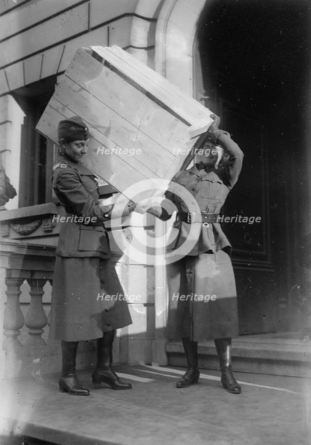 Capt. Baylis & Mary Watkins, 1917 or 1918. Creator: Bain News Service.