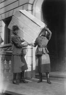 Capt. Baylis & Mary Watkins, 1917 or 1918. Creator: Bain News Service