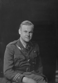 Captain Bell, portrait photograph, 1919 May 1. Creator: Arnold Genthe