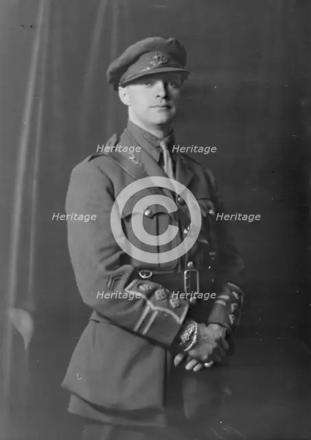 Captain Bruce Bainsfather [sic], portrait photograph, 1918 Oct. 8. Creator: Arnold Genthe.