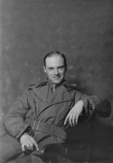Captain Bruce Bainsfather [sic], portrait photograph, 1918 Oct. 8. Creator: Arnold Genthe