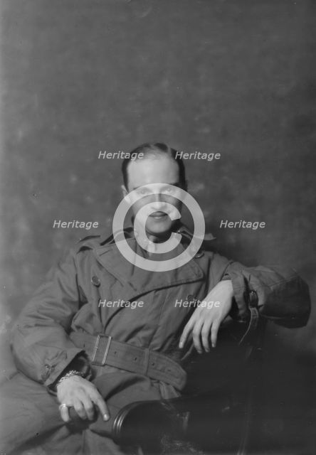 Captain Bruce Bainsfather [sic], portrait photograph, 1918 Oct. 8. Creator: Arnold Genthe.