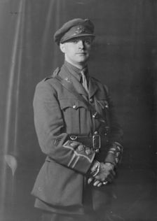 Captain Bruce Bainsfather [sic], portrait photograph, 1918 Oct. 8. Creator: Arnold Genthe
