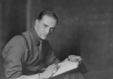 Captain Bruce Bainsfather [sic], portrait photograph, 1918 Oct. 8. Creator: Arnold Genthe