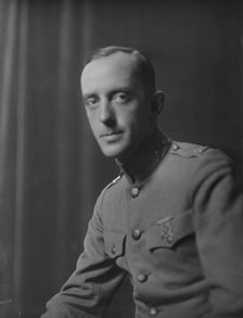 Captain George Davis, portrait photograph, 1918 Sept. 7. Creator: Arnold Genthe