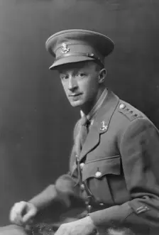 Captain L.C. Ravencroft, portrait photograph, 1918 Aug. 19. Creator: Arnold Genthe