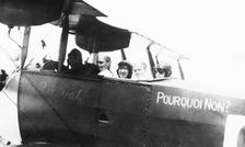 Captain Percival and his plane with joy flight passengers, 1922. Creator: Jack Bain