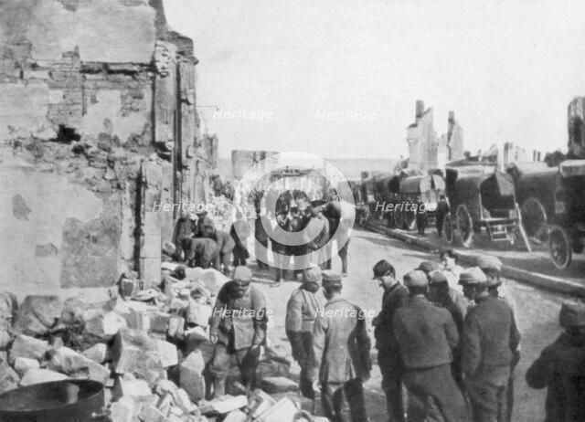 Captive German prisoners removing debris from the streets of Clermont-en-Argonne, France, 1914. Artist: Unknown