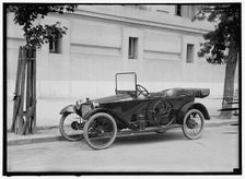 Car-Nation vehicle, between 1914 and 1917. Creator: Harris & Ewing