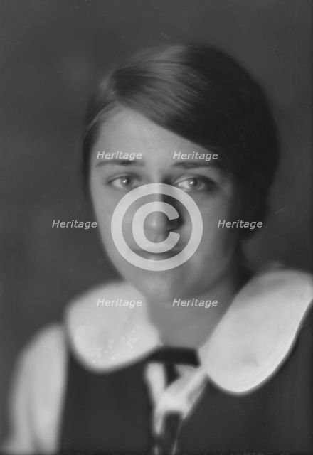 Carhart, Renee, Miss, portrait photograph, 1914 Dec. 8. Creator: Arnold Genthe.