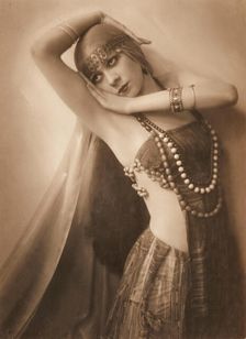 Carina Ari (1897-1970) in "Ambras dance", 1922. Creator: Setzer, Franz Xaver (1886-1939)