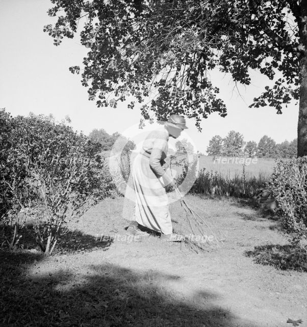 Caroline Atwater, wife of Negro owner, has a well-swept yard, 1939. Creator: Dorothea Lange.
