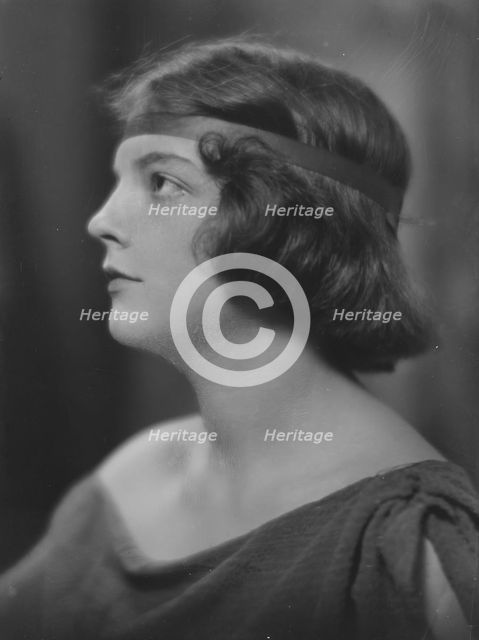 Carmen, Miss, portrait photograph, 1917. Creator: Arnold Genthe.