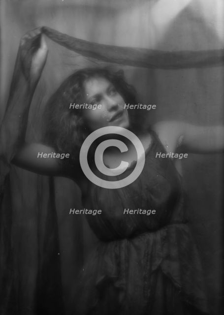Carmen, Karline, Miss, portrait photograph, 1913. Creator: Arnold Genthe.