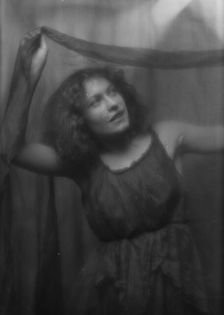 Carmen, Karline, Miss, portrait photograph, 1913. Creator: Arnold Genthe