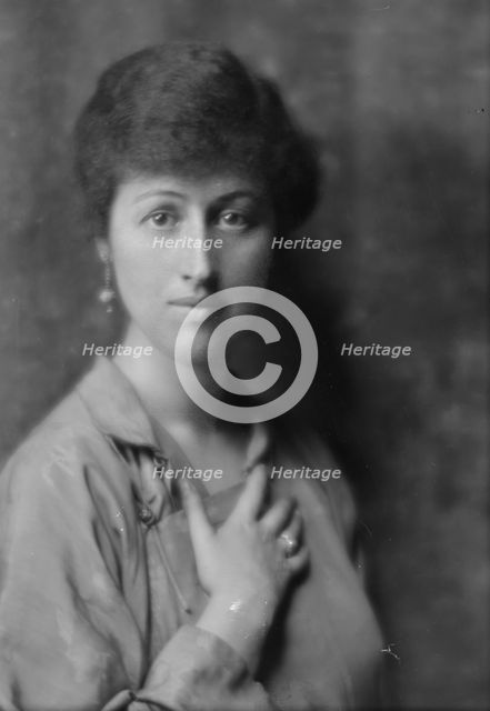 Carpender, Sidney, Mrs., portrait photograph, 1915 Jan. 27. Creator: Arnold Genthe.