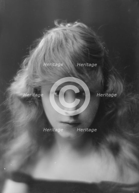 Carpenter, Beatrice, Miss, portrait photograph, 1916 Apr. 19. Creator: Arnold Genthe.