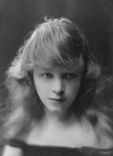 Carpenter, Beatrice, Miss, portrait photograph, 1916 Apr. 19. Creator: Arnold Genthe