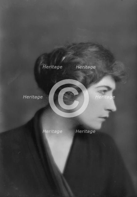 Carr, H.C., Mrs. (Dorothy Dunn), portrait photograph, between 1914 and 1918. Creator: Arnold Genthe.