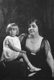 Carrington, Audrey, and daughter, portrait photograph, 1926 or 1927. Creator: Arnold Genthe