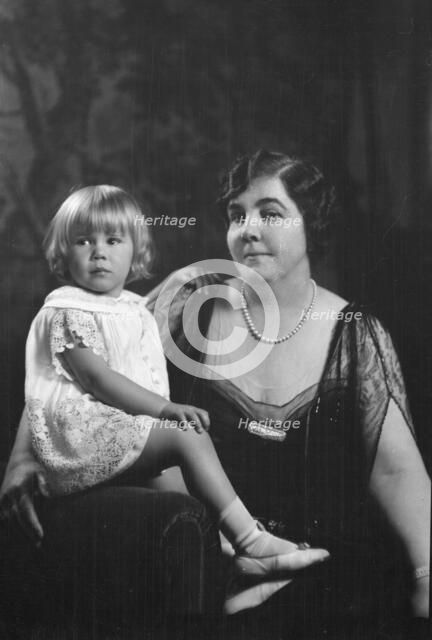 Carrington, Audrey, and daughter, portrait photograph, 1926 or 1927. Creator: Arnold Genthe.