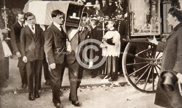Carrying the coffin of Alderman Terence McSwiney, Lord Mayor of Cork, 1920. Creator: S and G.