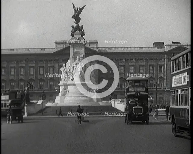 Cars And Buses Travelling at the Roundabout in Front of Buckingham Palace, 1927. Creator: British Pathe Ltd.