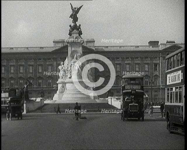 Cars And Buses Travelling at the Roundabout in Front of Buckingham Palace, 1927. Creator: British Pathe Ltd.
