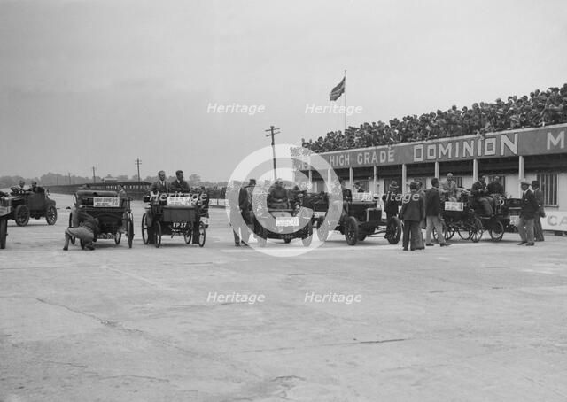 Cars competing in the BARC Daily Sketch Old Crocks Race, Brooklands, 1931. Artist: Bill Brunell.