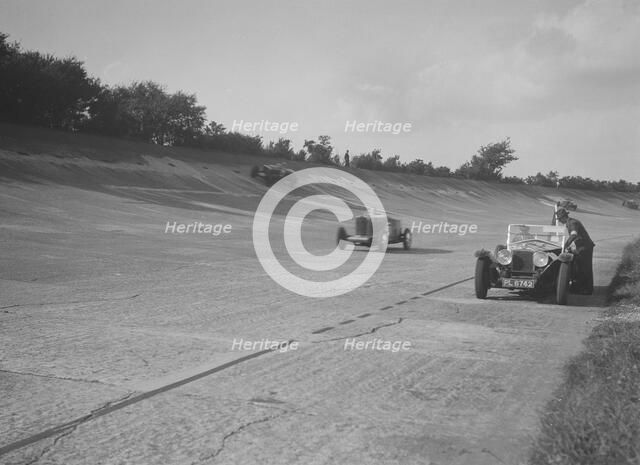 Cars racing on Byfleet Banking during the BRDC 500 Mile Race, Brooklands, 3 October 1931. Artist: Bill Brunell.
